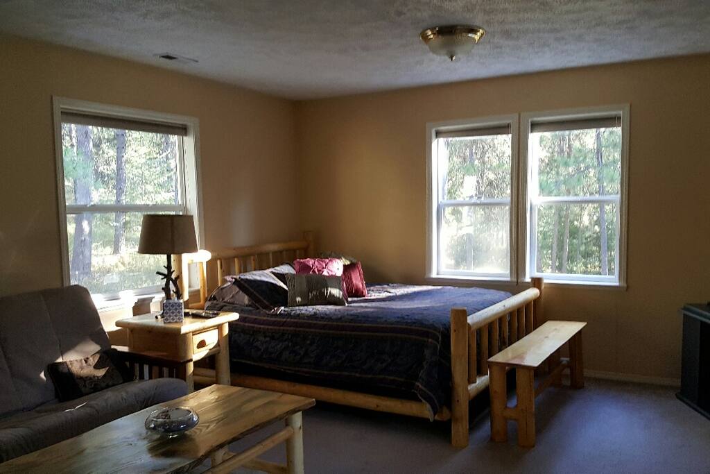 A queen size bed with views of nature.