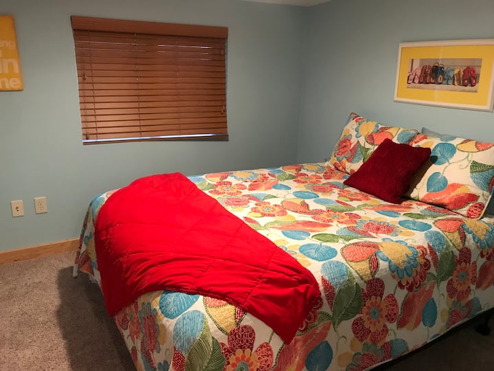 Shelldan's Landing Spacious cabin on Lake Delhi Cabins for Rent in