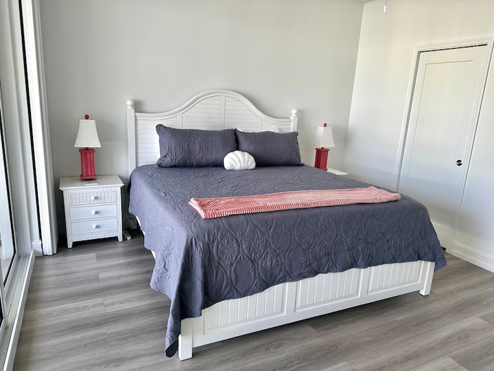 Master me pamje brenda në suitë të oqeanit, plazhit dhe pishinës