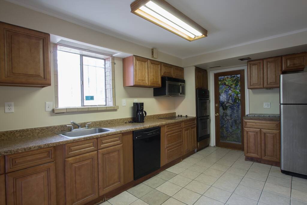 Full -sized kitchen multiple appliances