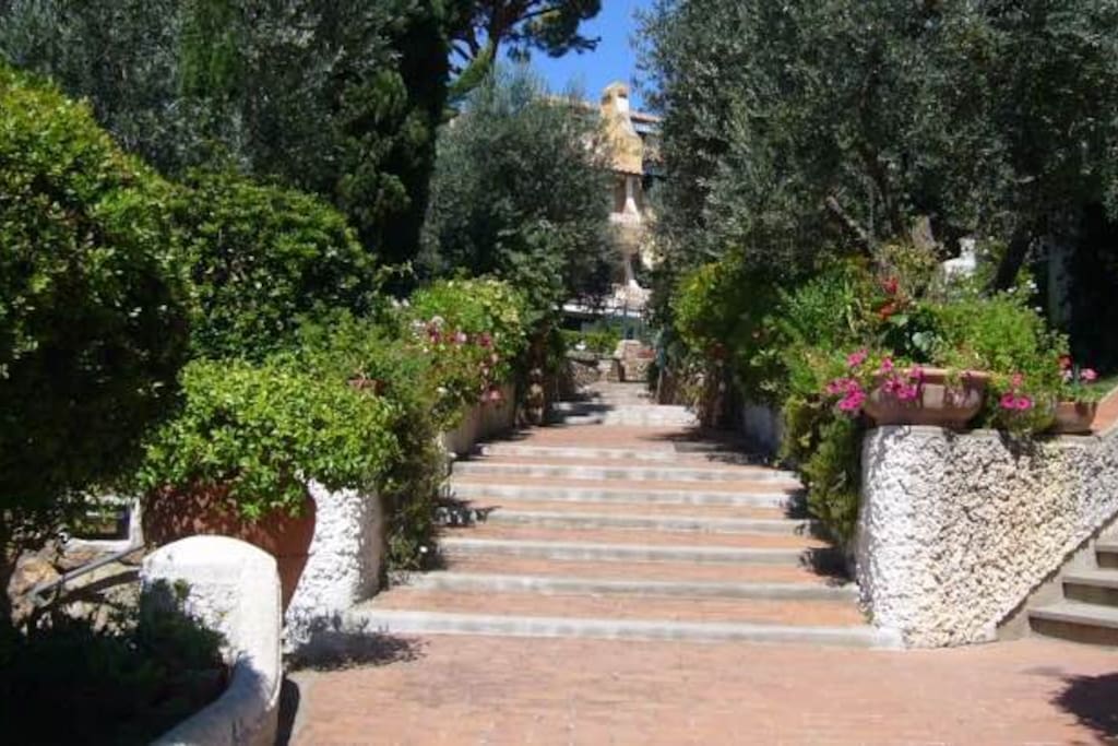 il residence "le rampe" è immerso nel verde
