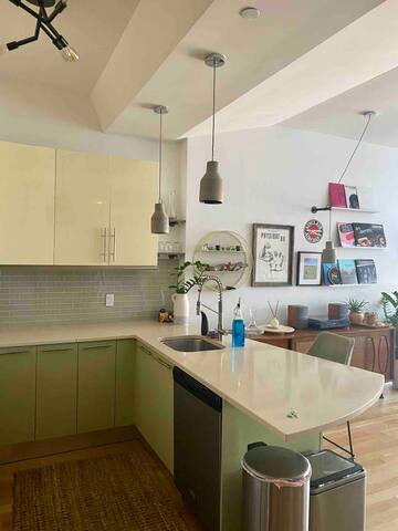 Modern Condo Next To Domino Park, City Views gallery image 5