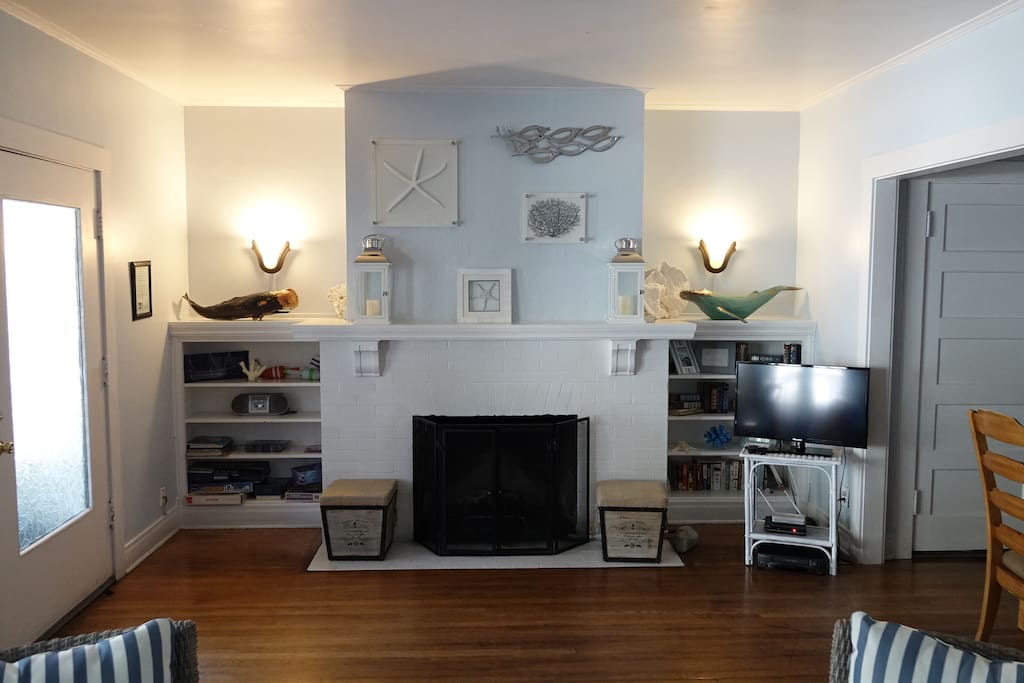 Gas fireplace, games, books, and nautical decor.