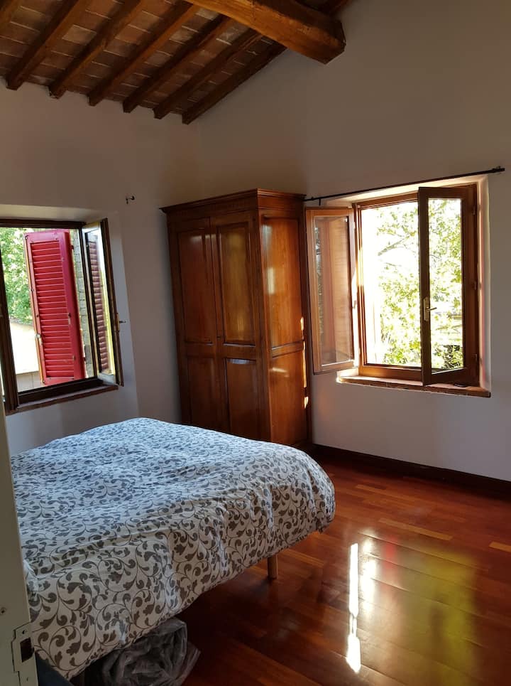 sovrum med dubbelsäng