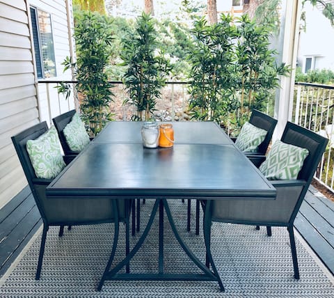 Private Suite with Large Deck in Heart of Okanagan