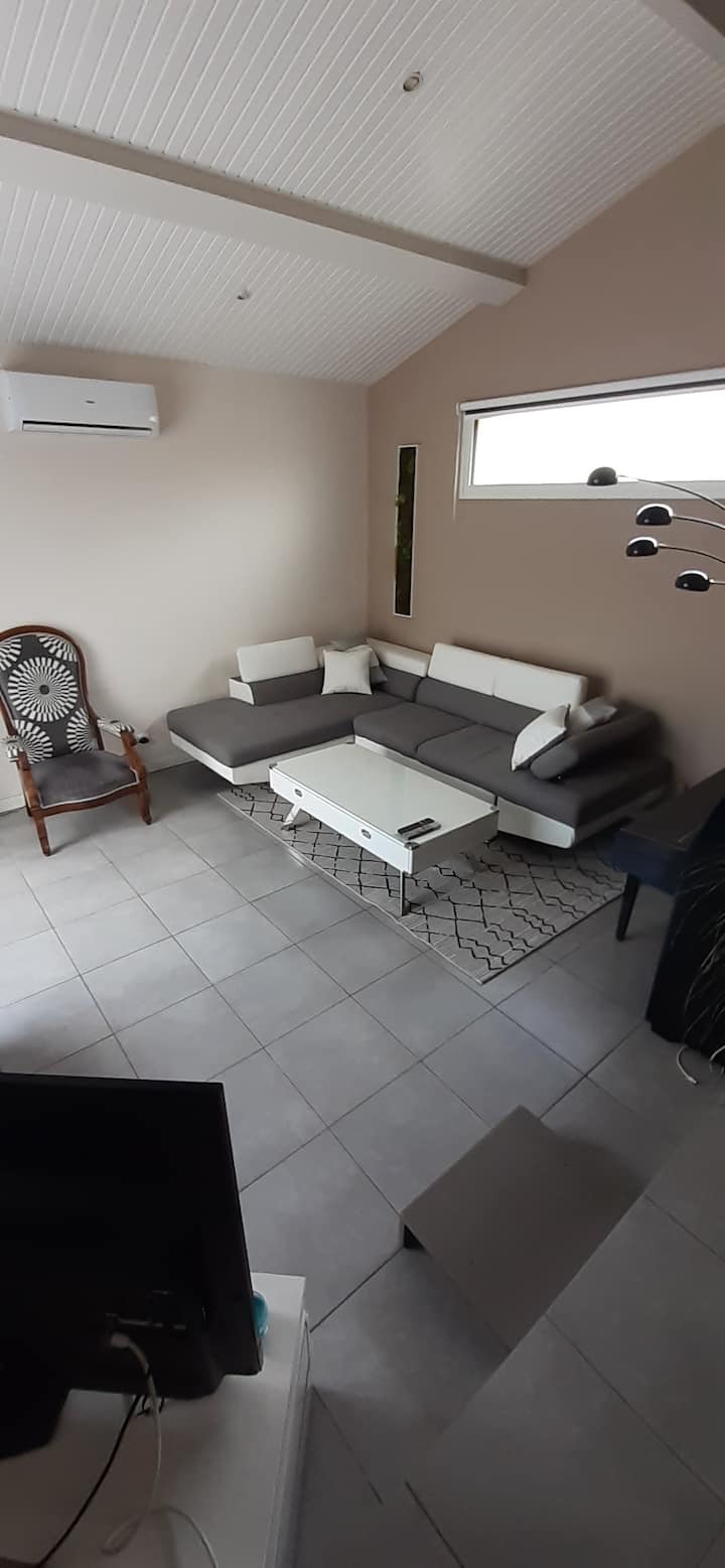 Petite Maison Climatisée, Avec Piscine Chauffée - Bordeaux Mérignac Airport (BOD)