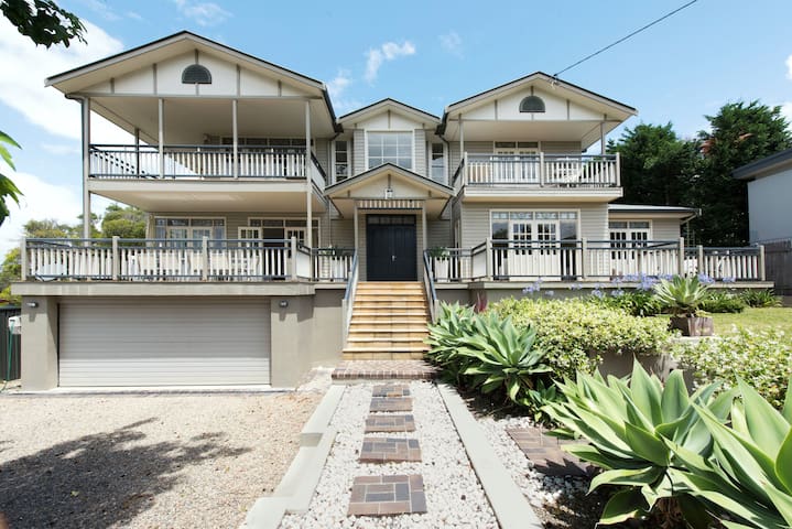 Spacious, Sun-Filled Home Close to Dee Why Beach