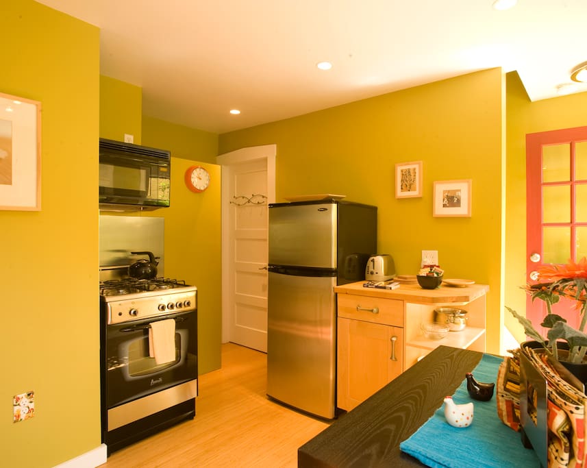 Kitchen alternate view