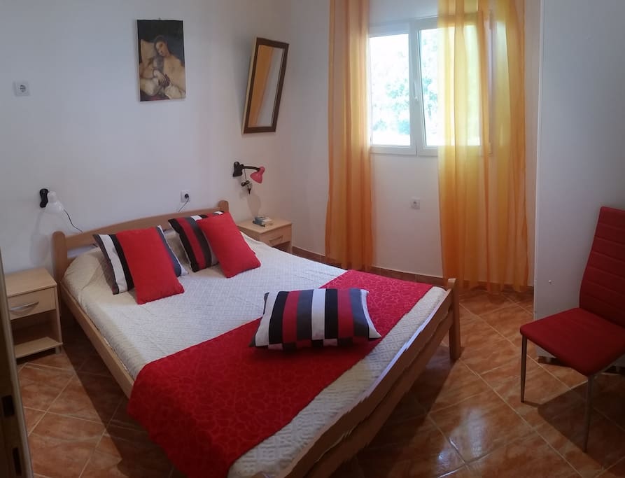 Chambre avec lit double
