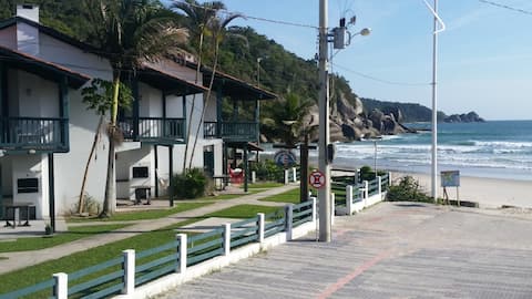 Duplex On the 7th of 3 bedrooms facing the Bombas sea