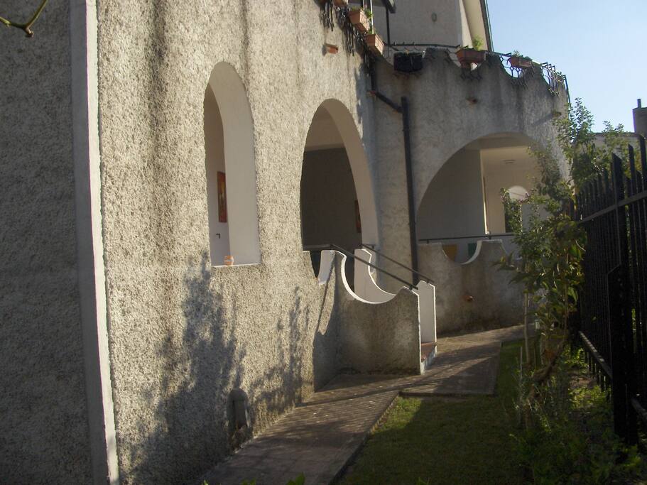 Entrata con vista porticato
