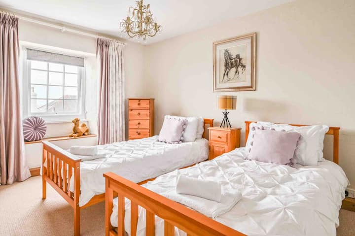 Chumba pacha/kabati la nguo 
Mandhari ya bahari