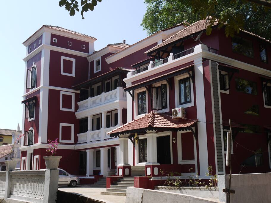 Exterior 1
