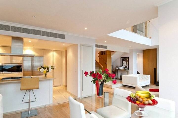 Absolutely Stunning 3bed Duplex Apartment gallery image 5