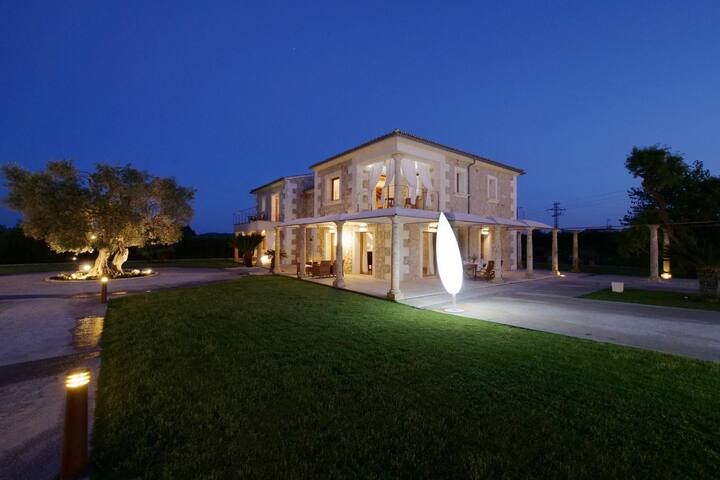 LUXURY VILLA PORTAL DE TRAMUNTANA gallery image 3