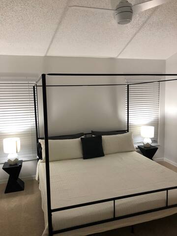 Canopy King Suite Private Bath & Pool Near Disney