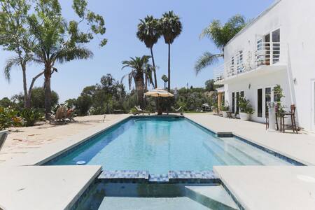 Ocean View retreat in Malibu artists home.