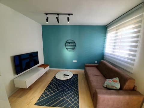 Top Airbnb: Aleksandar First Sea Line Apartment in Žukotrlica