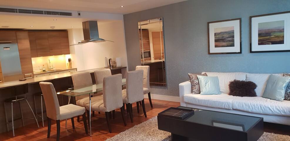 River View Luxury 3 Bedroom Apartment gallery image 4