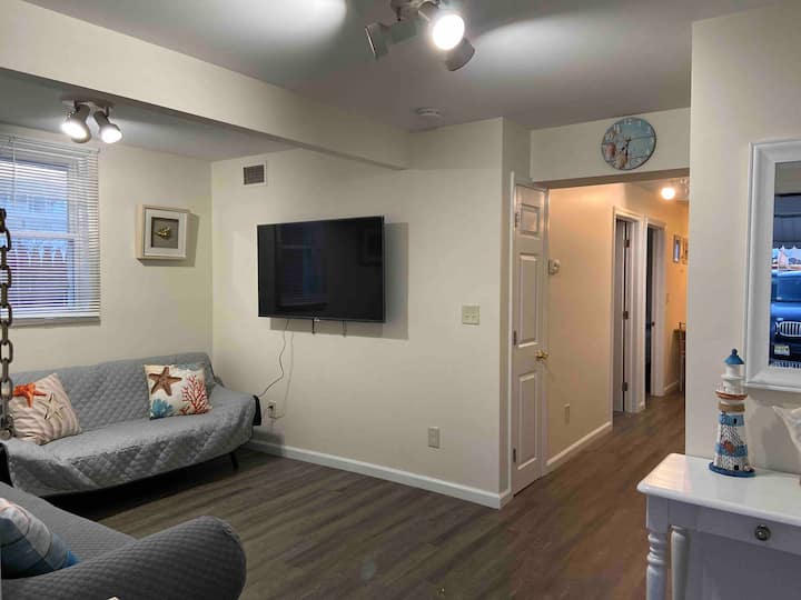 1st Flr, 2 Bed Rm, 2 Blocks To Beach, 4 Beach Pass - Toms River, NJ