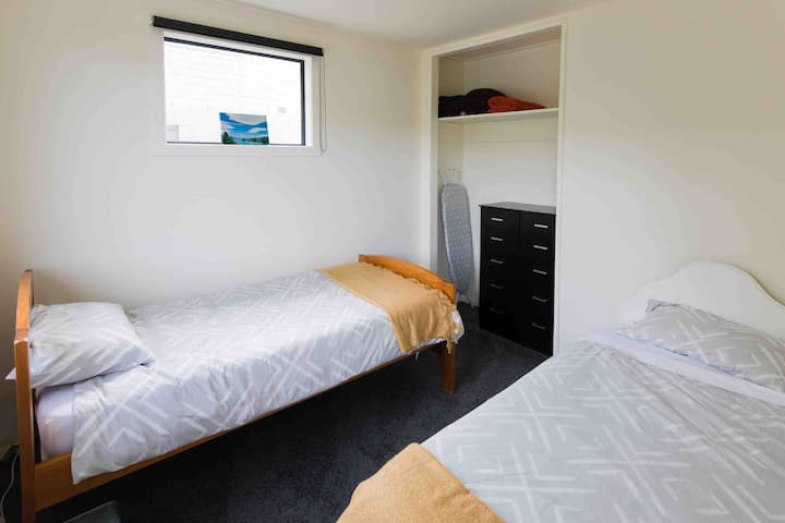 Second bedroom with 2 single beds 