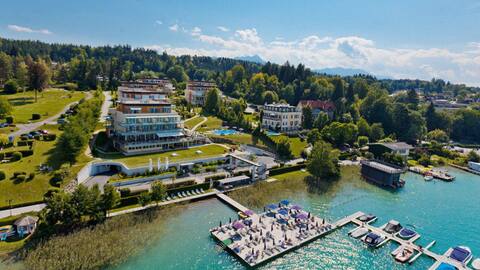Apt. with direct lake access and pool in Velden