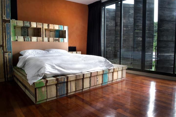 Back Room - with Queen Size Bed