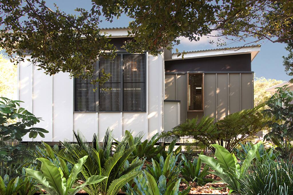 Freestanding villas