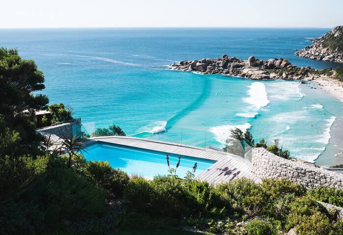 Llandudno Beach House -views of sea, beach & rocks gallery image 5