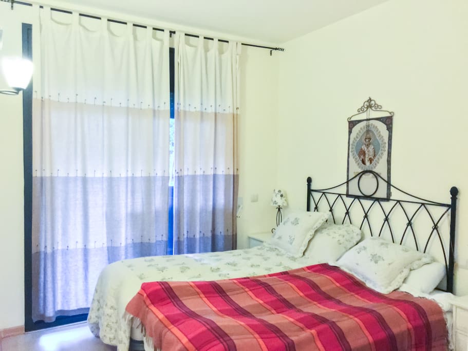 1 double bed in 2nd bedroom (also we have 1 extra bed)