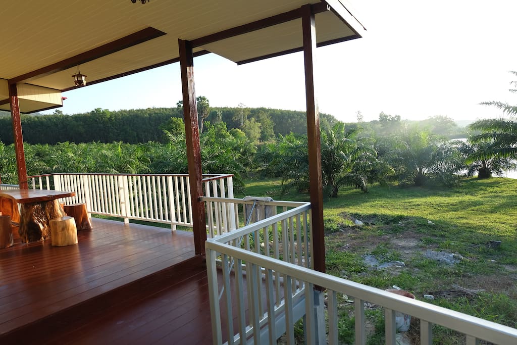 The lake in front of the house with the fresh air