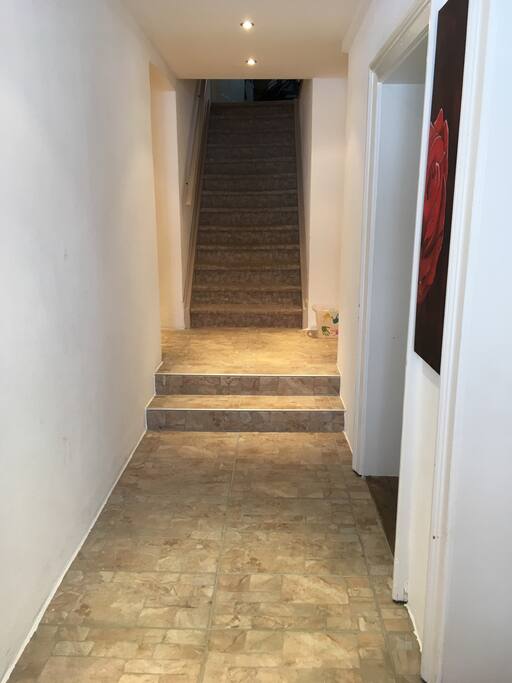 Flur zum Zimmer und zum Bad