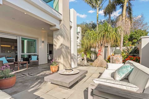 Intrepid Retreat - A luxurious Beachlands Escape
