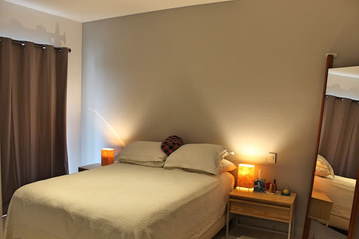 Hauptschlafzimmer.
Badezimmer.
Klimaanlage.