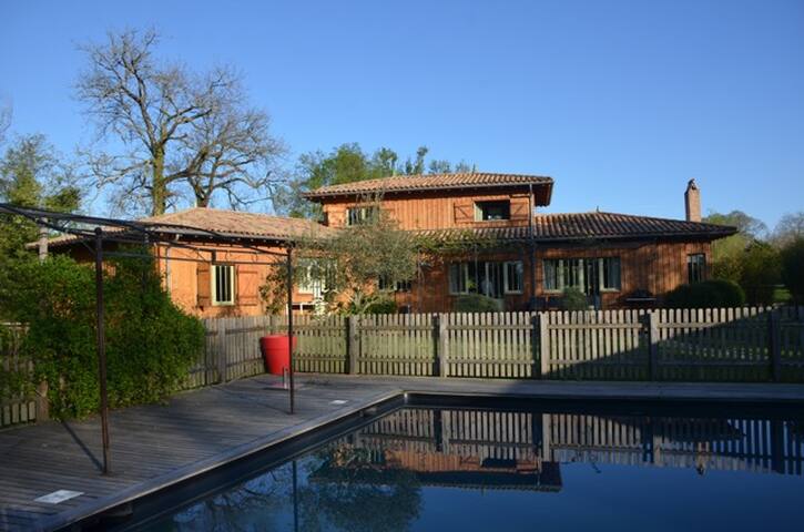 MAISON EN BOIS “TYPE CAP FERRET” –