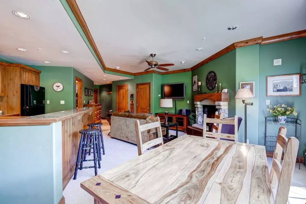 Relax and unwind in front of the fireplace, or watch a movie and sink into the comfy sofas.