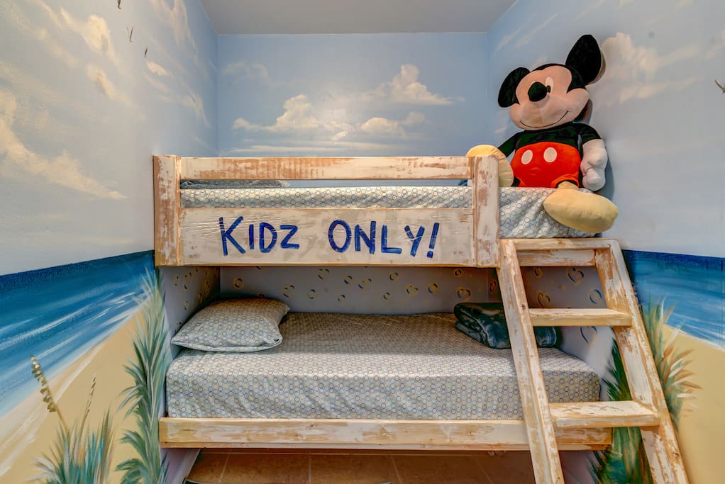 Beachy Keen Bunk nook