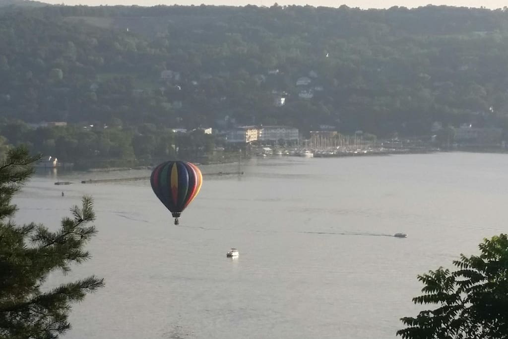 View of the lake and lots of boating activity!