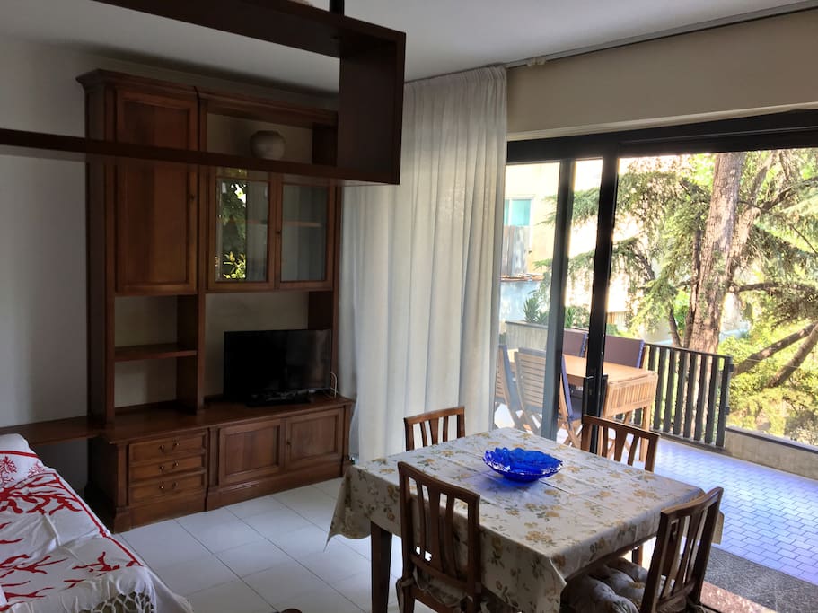 Sala + Terrazza visti dalla cucina.