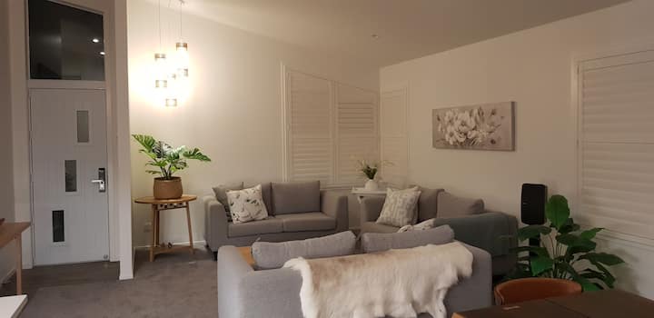 Urban Beach Beauty
2 Bed, 2 Bath Modern Home - ネーピア