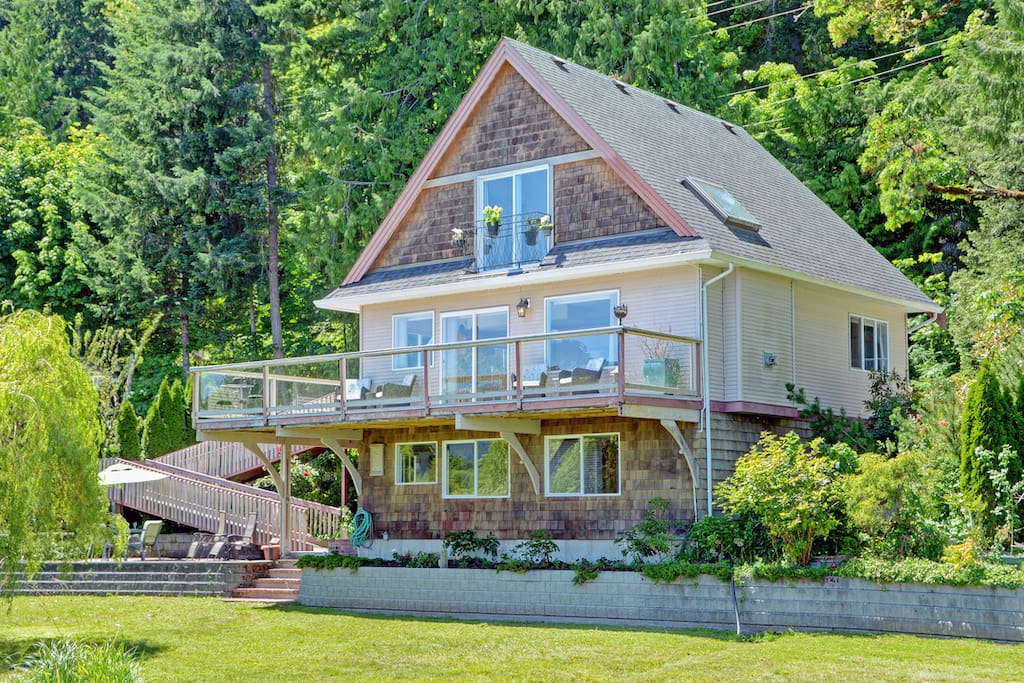 Waterfront House on Shawnigan Lake