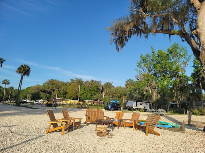Aspen on St.Johns River in PC Resort Campers/RVs for Rent in