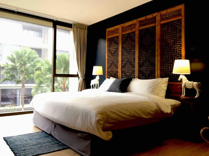 Family 2 bedrooms luxury stylish beach front condo