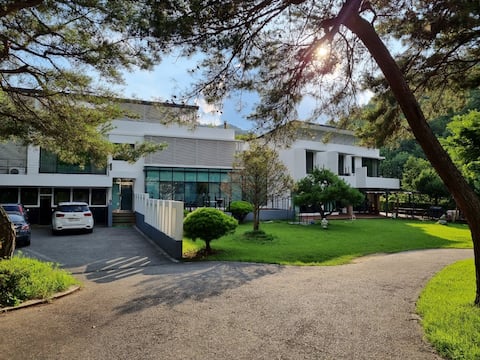 Aramnuri (lakeside independent house in the forest, 60 pyeong for exclusive use on the 1st and 2nd f