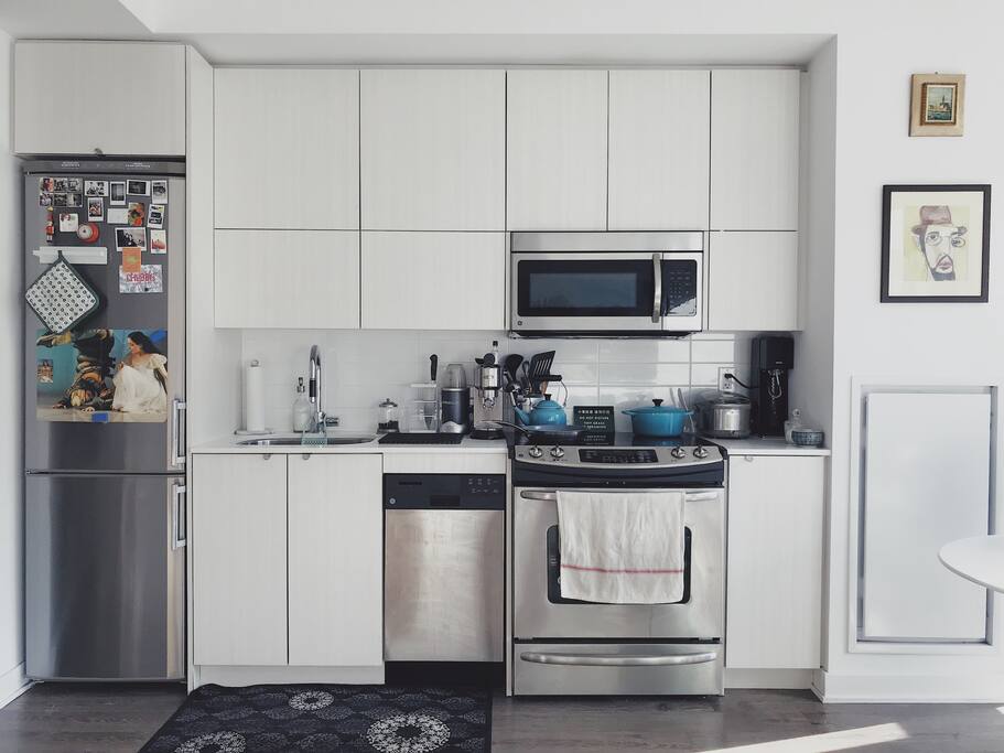 Full kitchen.