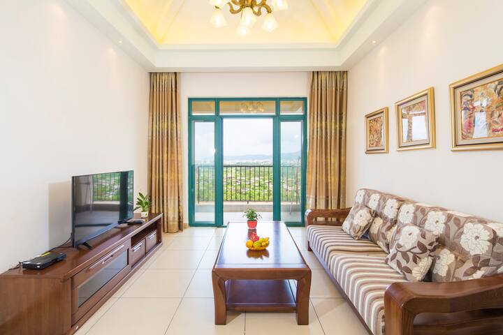 "Yalong Bay Superior Garden View One Room and One Room" Pick up at the airport for three nights ☆ Near Yalong Bay Forest Park & Net Red Glass Boardwalk 300 meters, Outlet Mall ☆ even live discount