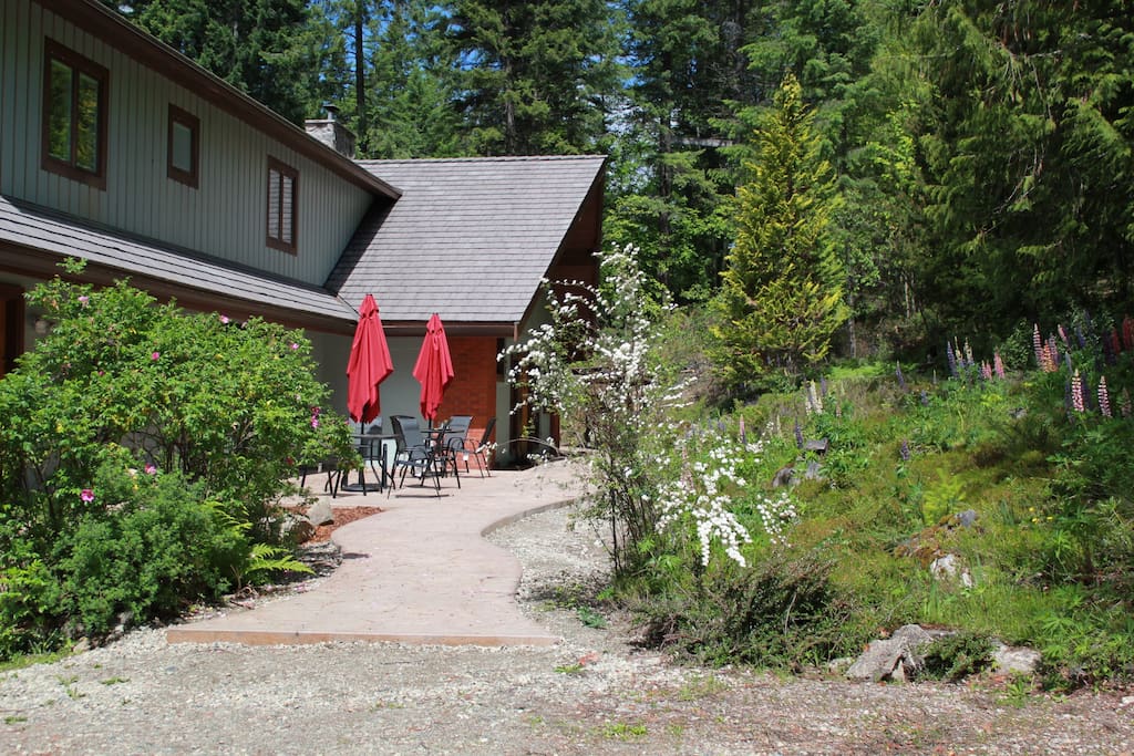 Tara Shanti front entrance and patio