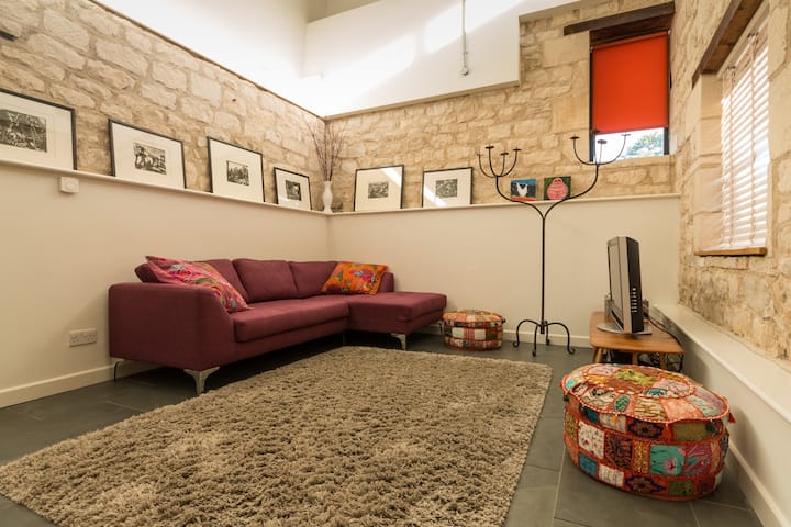 Contemporary spacious apartment in the Cotswolds