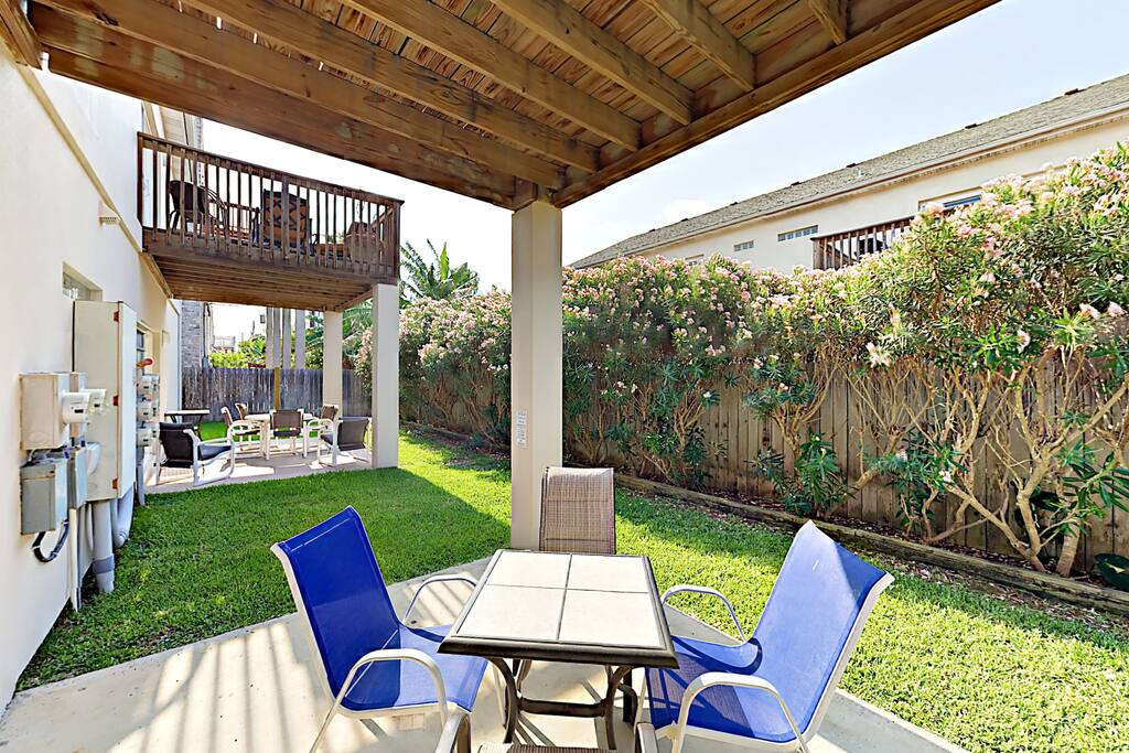 Outdoor dining for four on the covered patio