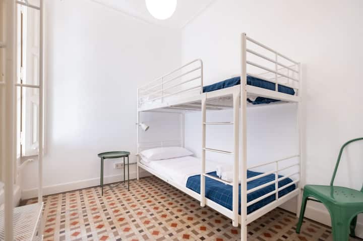 Dormitorio 6 con una litera de dos camas individuales